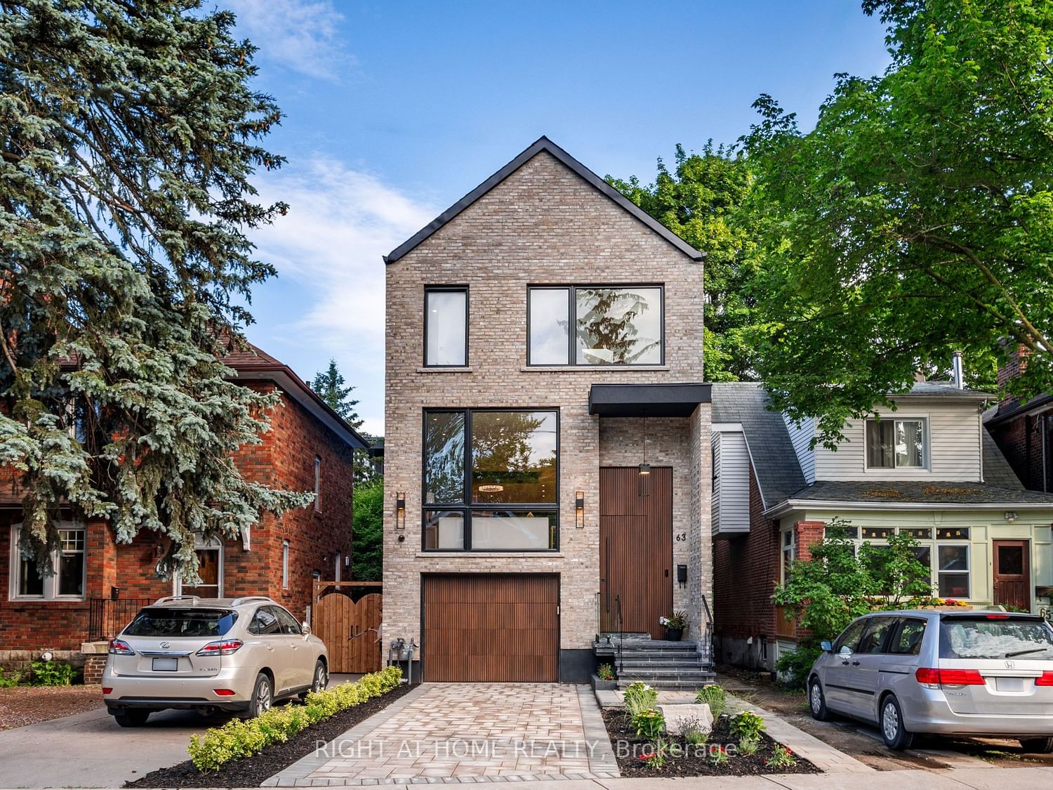 Detached House sold at 63 Methuen Avenue, Toronto, Lambton Baby Point, M6S 1Z7 - MLS: W6800542