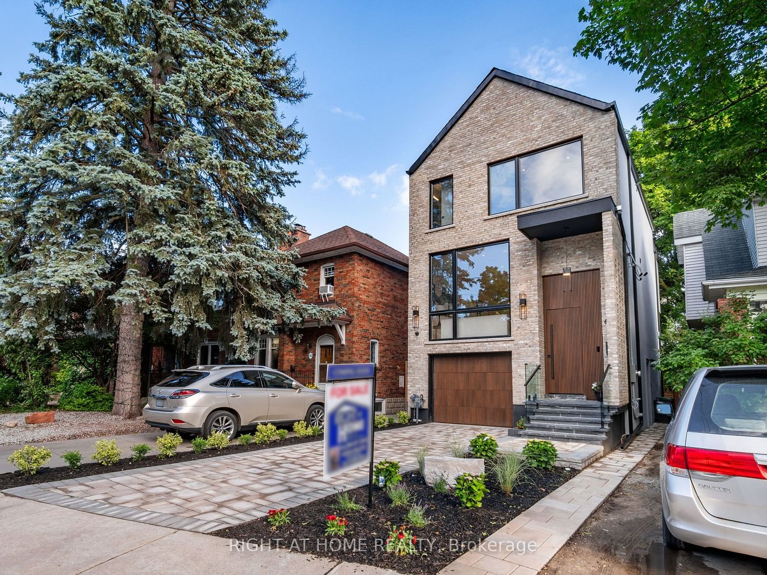Detached House sold at 63 Methuen Avenue, Toronto, Lambton Baby Point, M6S 1Z7 - MLS: W6800542