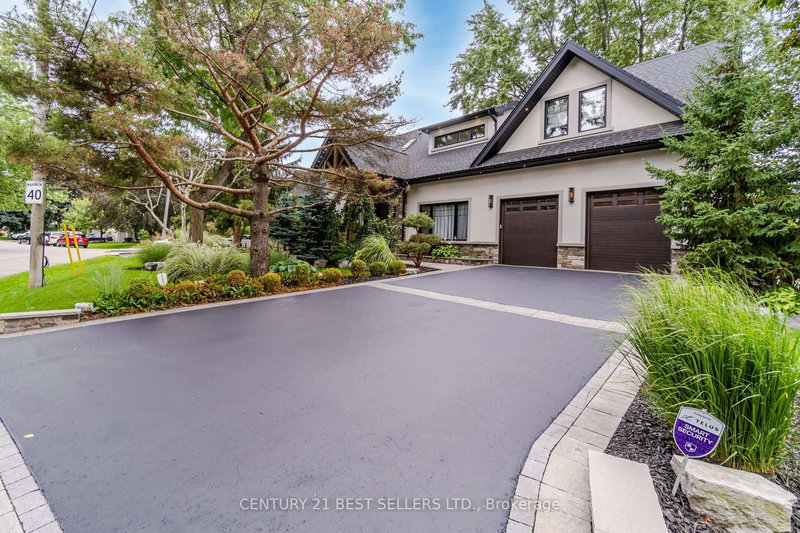 1031 Welwyn Dr, Mississauga, L5J 3J2 | Image 2