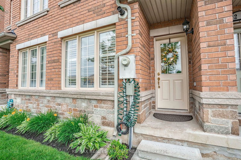 29 Peach Dr, Brampton, L6R 0W5 | Image 2