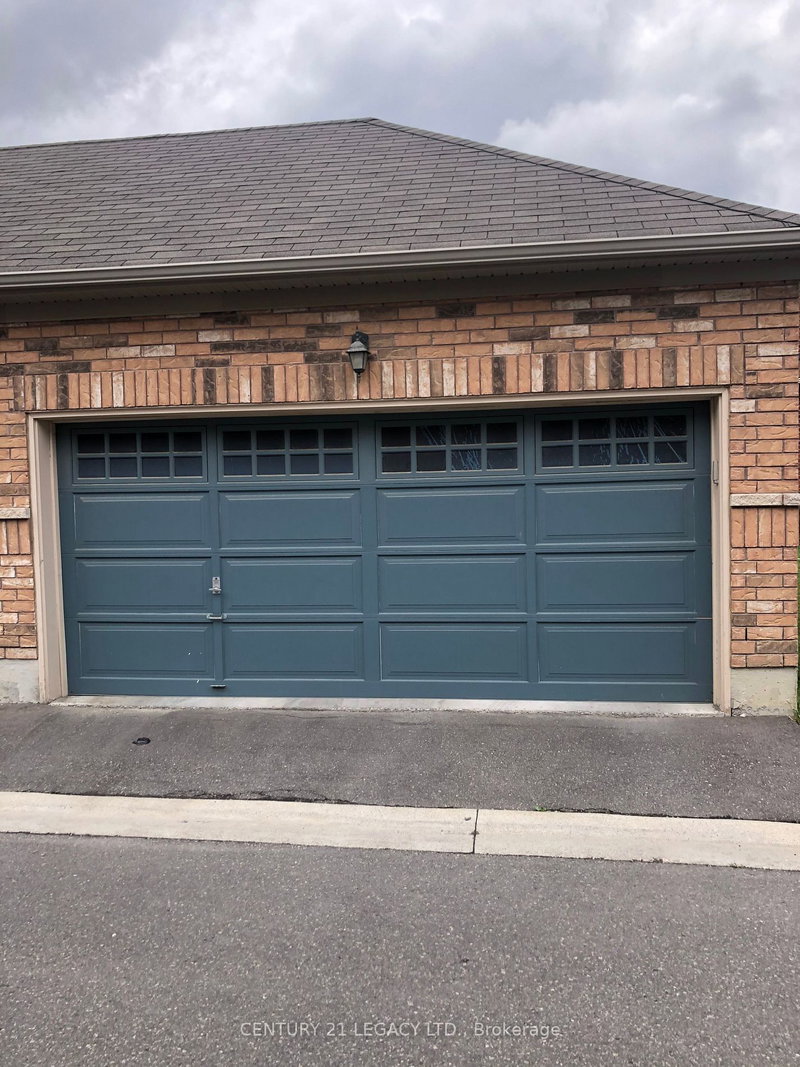 16 Saint Dennis Rd, Brampton, L6R 3W5 | Image 2