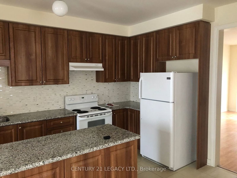 16 Saint Dennis Rd, Brampton, L6R 3W5 | Image 3