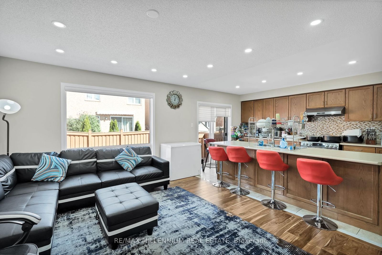 Listing Image 7