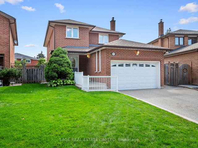 831 Savoy Crescent