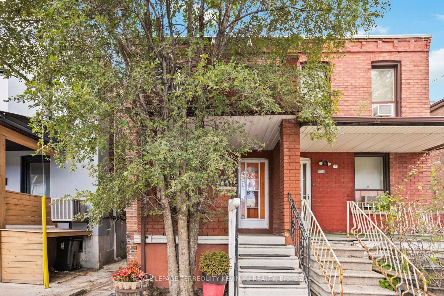 Semi-Detached House sold at 314 Old Weston Road, Toronto, Weston-Pellam Park, M6N 3A4 - MLS: W6809890