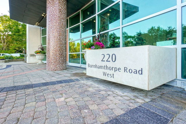 911 - 220 Burnhamthorpe Road