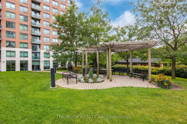 302 - 1403 Royal York Road