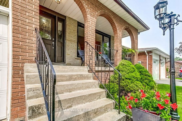 2550 Poplar Crescent