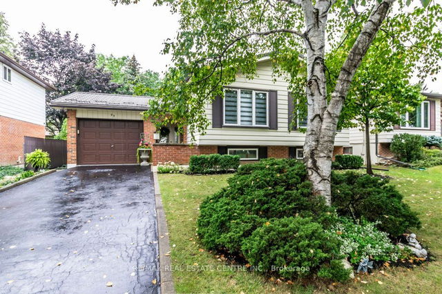 33 Lorne Scots Drive