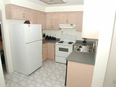 7 Colleyville St, Brampton, L7A1H3 | Image 3