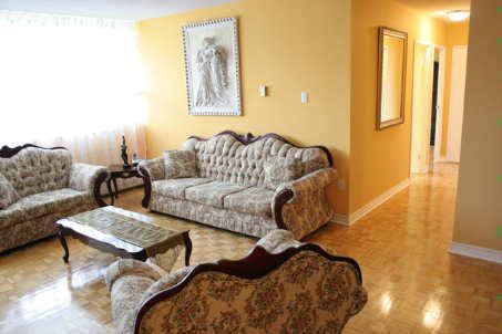 404 - 212 Kerr St, Oakville, L6K3B1 | Image 2