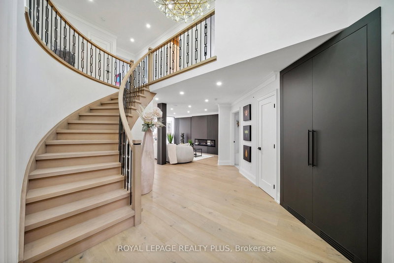 4344 Dallas Crt, Mississauga, L4W 4G7 | Image 2