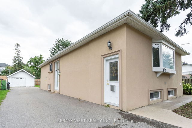 23 WELLESWORTH Drive