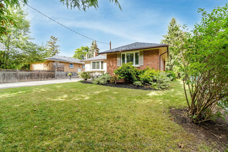 465 Fourth Line, Oakville, L6L 5A6 | Image 2