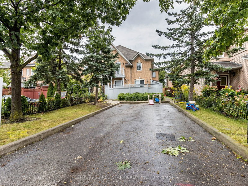 95 Yellow Brick Rd, Brampton, L6V 4K7 | Image 2