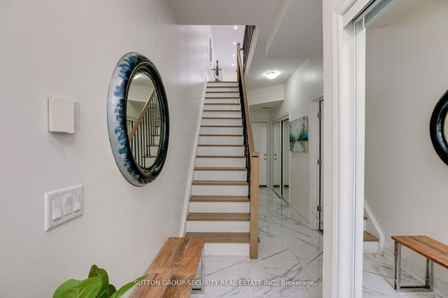 13 Bijou Walk