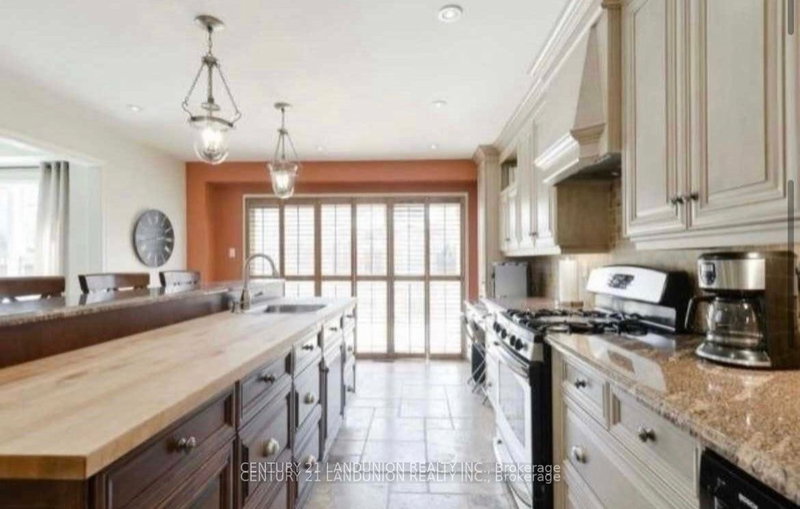 5690 Wells Pl, Mississauga, L5M 5T6 | Image 2