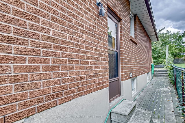 1172 Wilson Avenue W