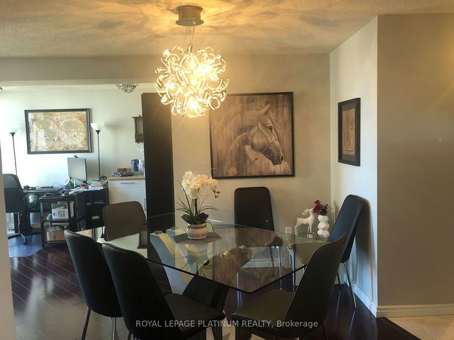 1708 - 3650 Kaneff Crescent