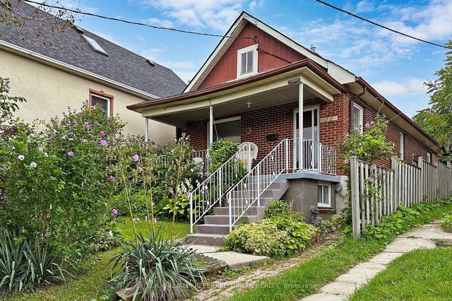 24 Kenora Crescent