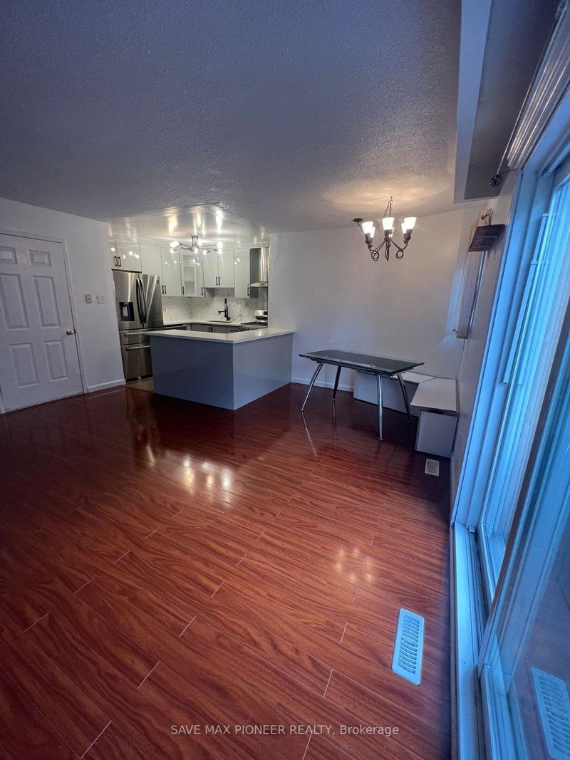 (Upper) - 28 Gailwood Crt, Brampton, L6S 2E2 | Image 2