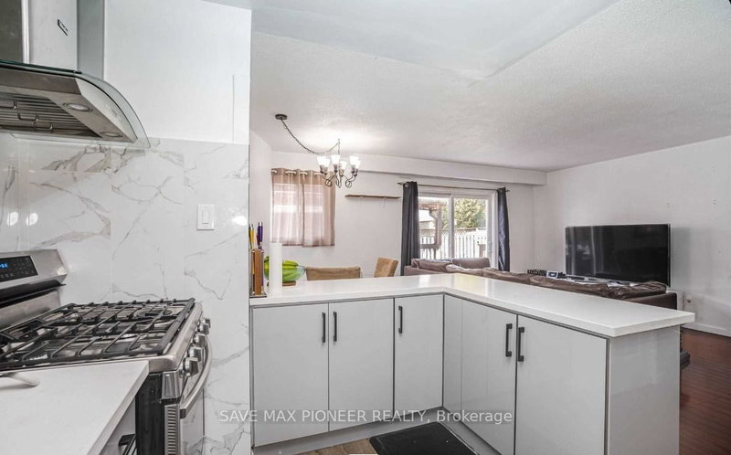 (Upper) - 28 Gailwood Crt, Brampton, L6S 2E2 | Image 3