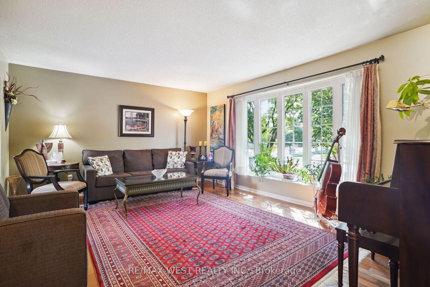 Listing Image 4