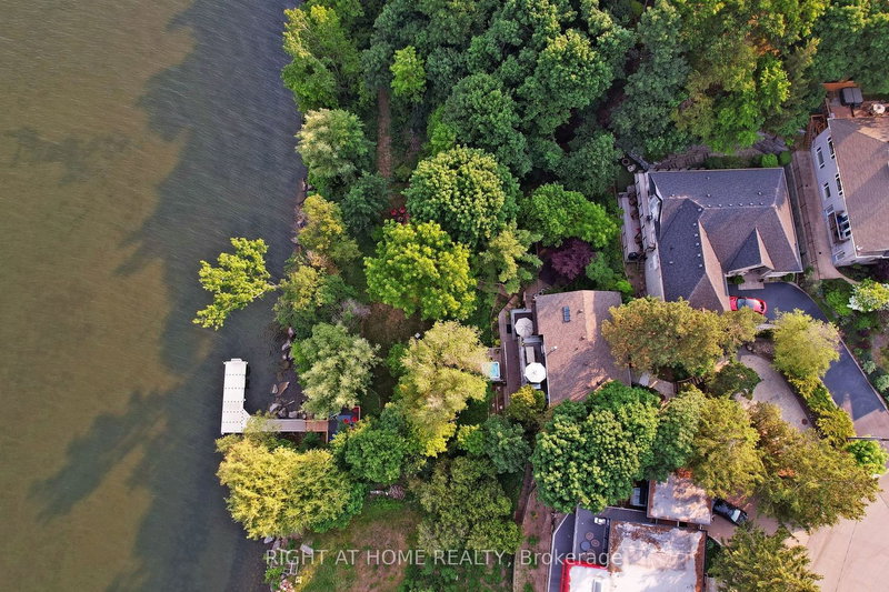 868 Danforth Pl, Burlington, L7T 1S2 | Image 2