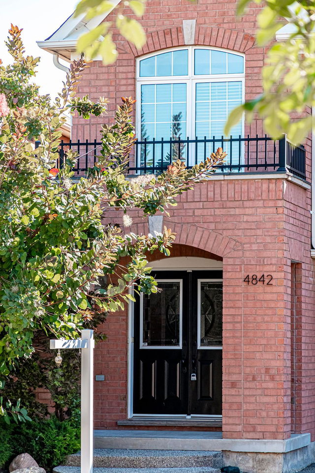 4842 Verdi Street