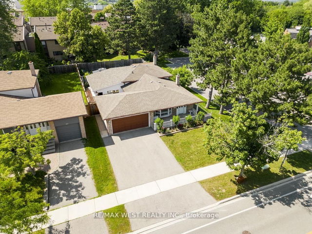 2509 Thorn Lodge Drive