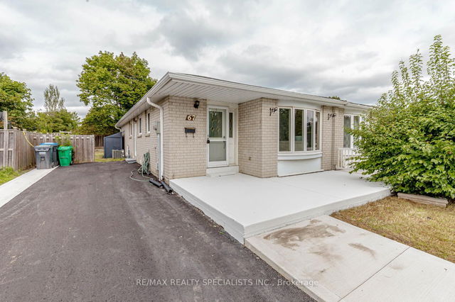 Upper - 67 Greenwood Crescent