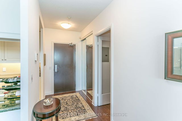 1206 - 1055 Southdown Road