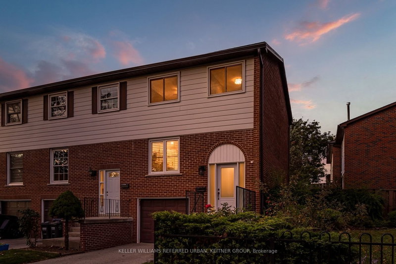 10 - 2445 Homelands Dr, Mississauga, L5K 2C6 | Image 2