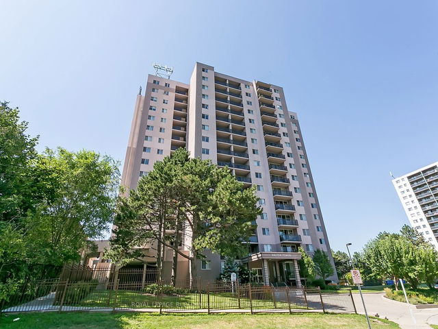 1701 - 975 Warwick Court