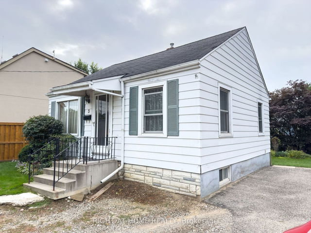 3 McCallum Court