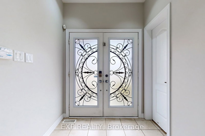 24 Arrowpoint Dr, Brampton, L6Y 0G8 | Image 3