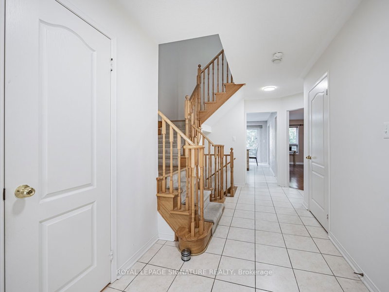 5 - 6035 Bidwell Tr, Mississauga, L5V 3C8 | Image 3