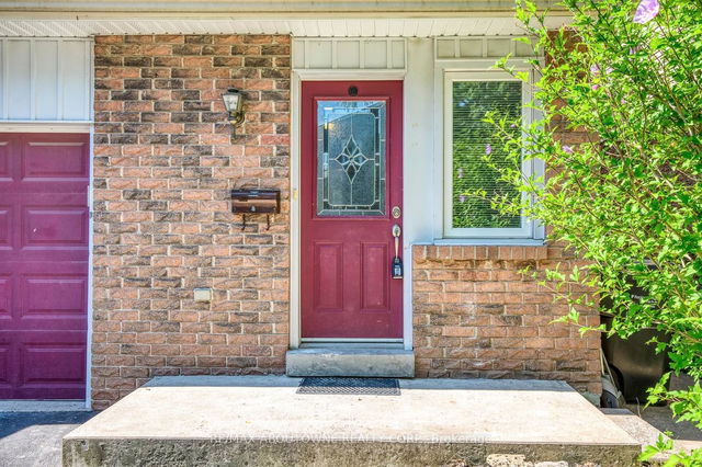 877 Sweetwater Crescent