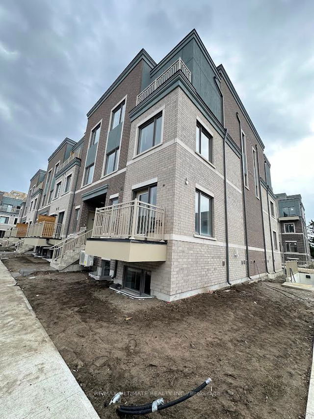 32 - 15 William Jackson Way