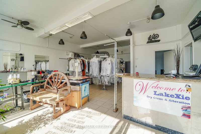 1195 Lakeshore Rd E, Mississauga, L5E 1G1 | Image 3