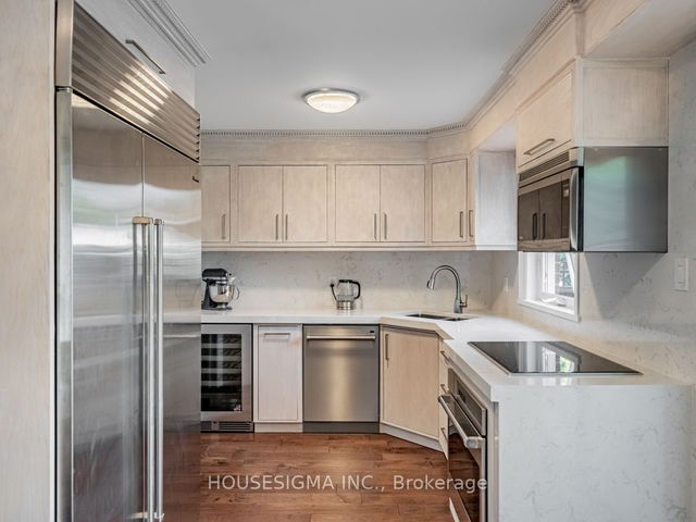 177 Sunforest Drive