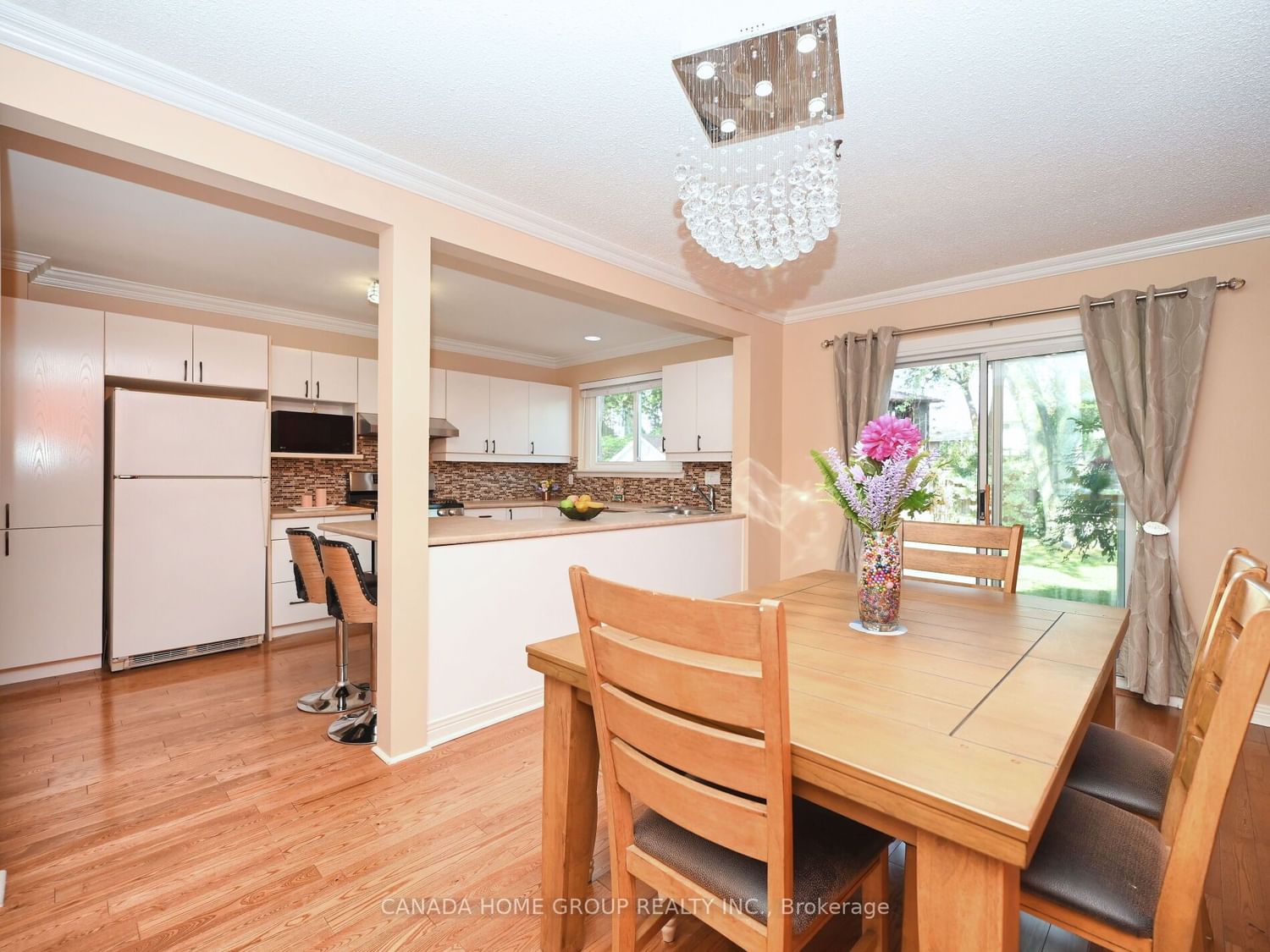Listing Image 7