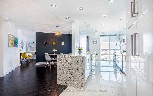 2102 - 3650 Kaneff Crescent