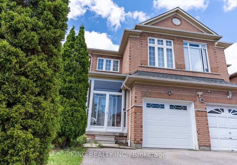 926 Ledbury Cres, Mississauga, L5V 2P8 | Image 2