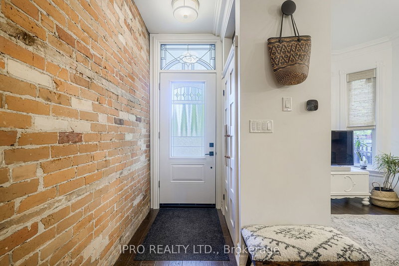 7 Gwynne Ave, Toronto, M6K 2C2 | Image 2