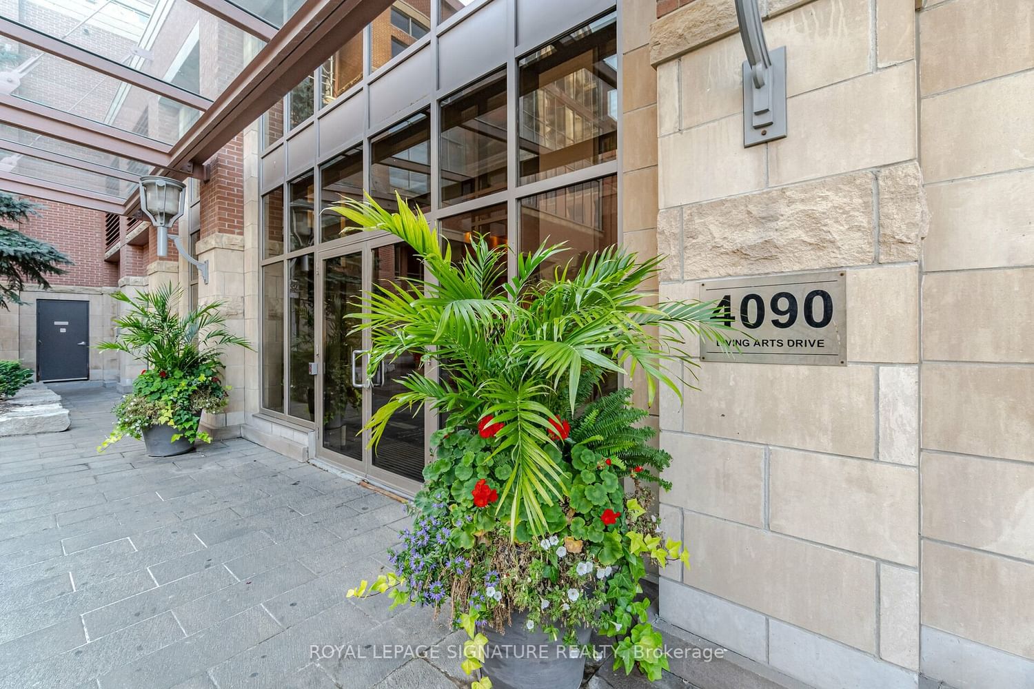 Listing Image 3