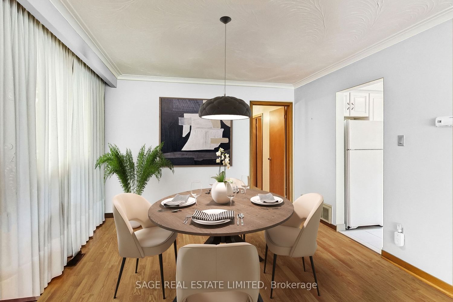 Listing Image 4
