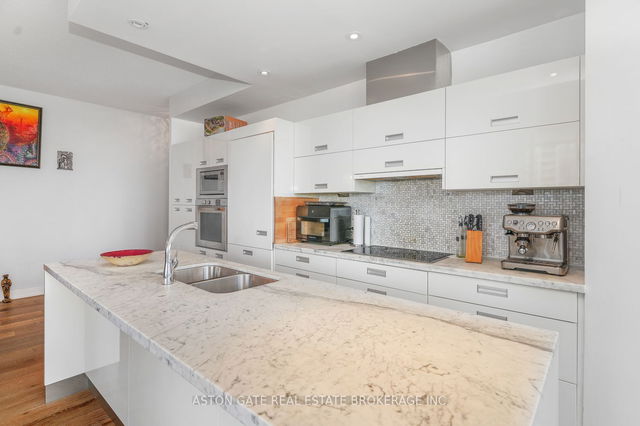 908 - 90 Park Lawn Road