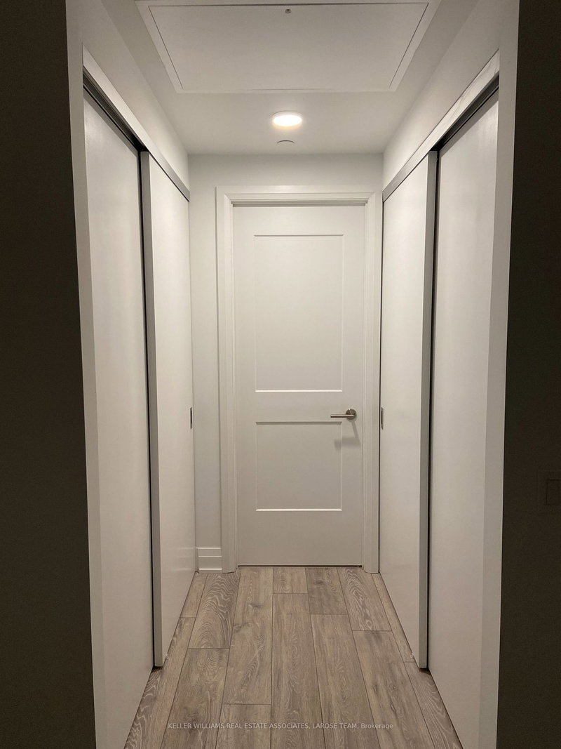 811 - 21 Park St E, Mississauga, L5G 1L7 | Image 3