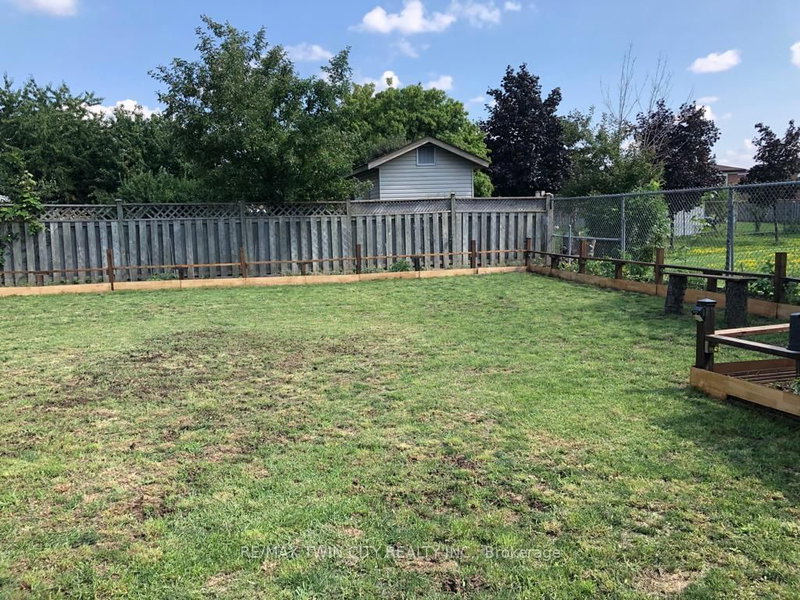 7610 Anaka Dr, Mississauga, L4T 3H7 | Image 2